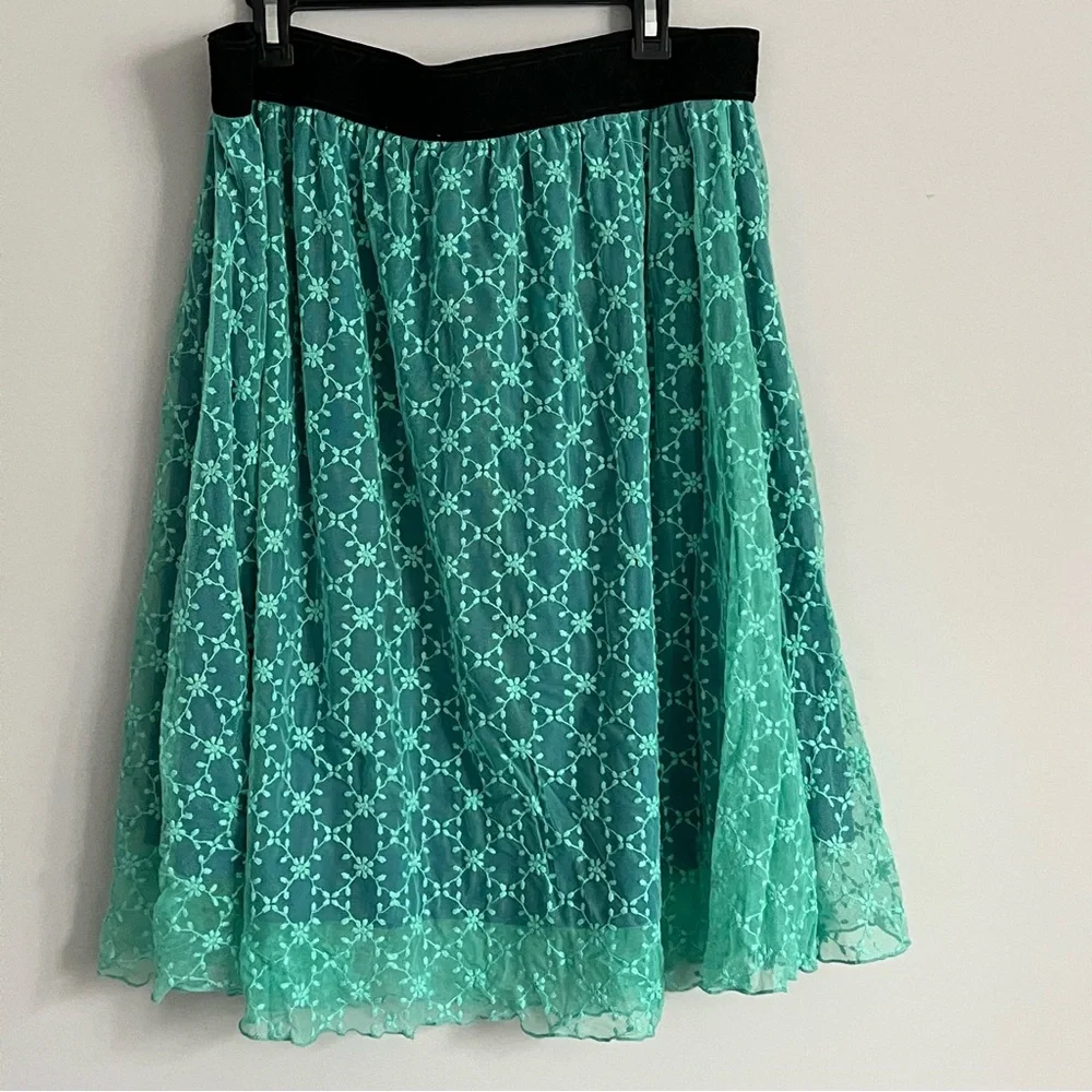 LuLaRoe Lola Mint Green Floral Lace Midi Knee Length Skirt - Picture 2 of 4